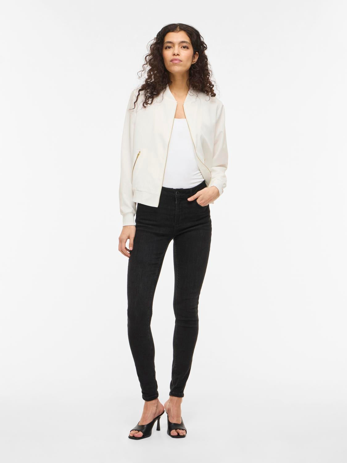 model_shot-front_full